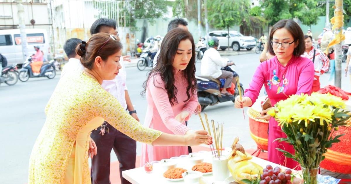 Mậu Dần 1998 có thể tự đứng lễ khai trương năm 2026